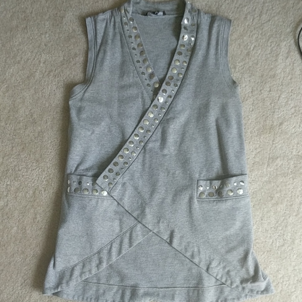 Grey fashion accent top